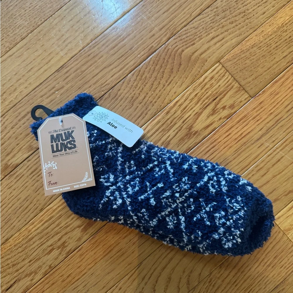 Muk Luks Women’s Blue and White Cozy Socks NWT